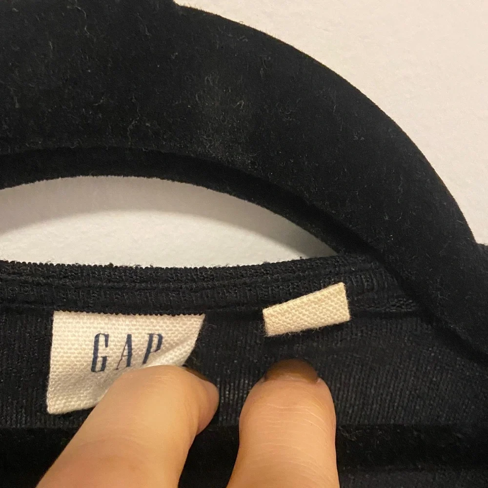 GAP Elegant Black Women's Wrap Top - Picture 2 of 5